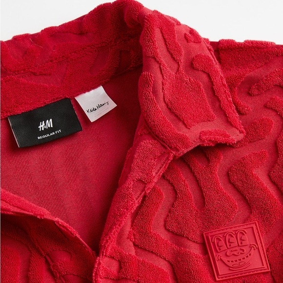 Keith Haring X Polo Shirt Mens Red Embossed Textured Print AOP Y2K Style H&M - Picture 2 of 8